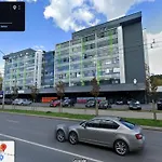 New Modern Studio Apartment Next To The City Centre