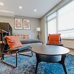 New Modern Studio Apartment Next To The City Centre